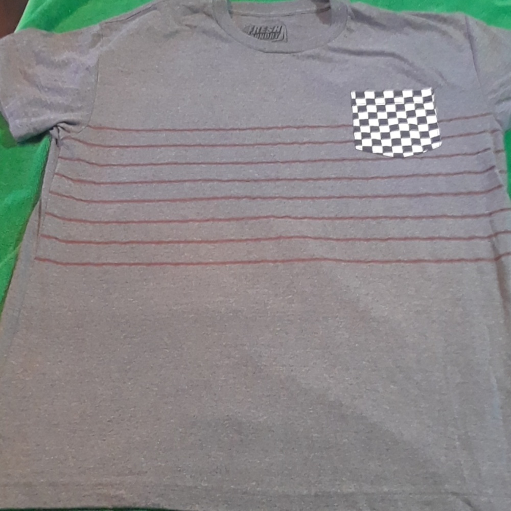 Young mens Tee shirt Lg